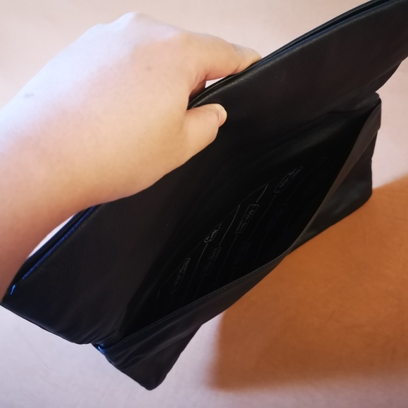 Clutch - Picture 6 of 7